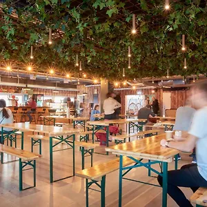  Hostal Urban Camper & Bar